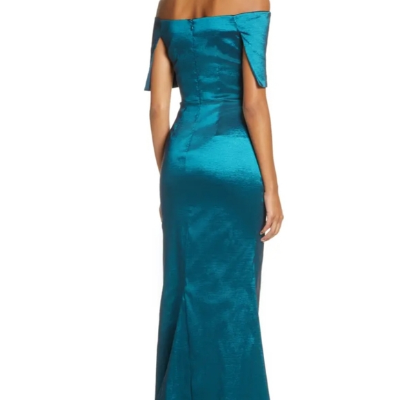 Vince Camuto Off the Shoulder Gown - Picture 9 of 9